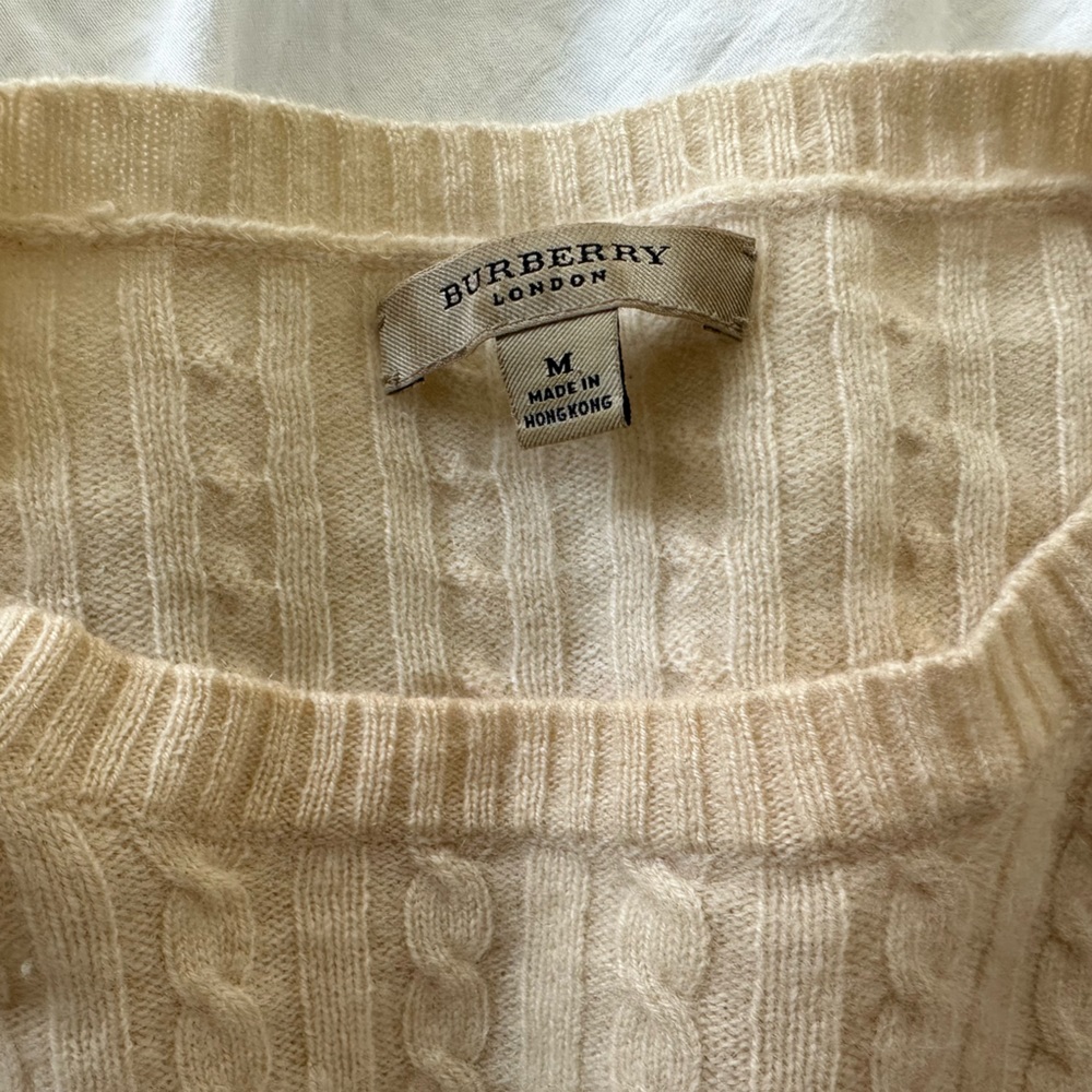 BURBERRY LONDON vintage 100% cashmere beige sweater. Great condition. Women’s M.